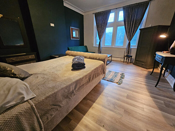 4 Bedroom Flat To Rent In Welburn Grove, Leeds, LS16