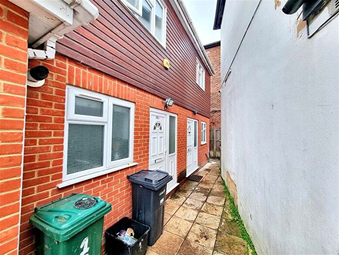 2 Bedroom House To Rent In New North Road, Hainault, IG6
