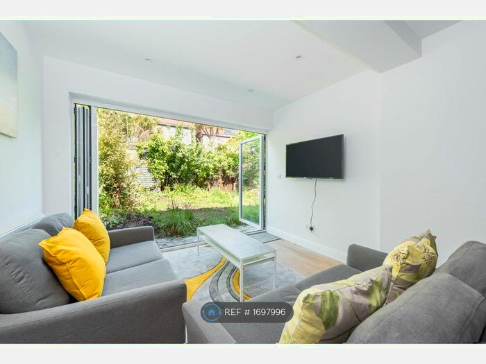 5 Bedroom Detached House To Rent In Ruskin Walk, London, SE24