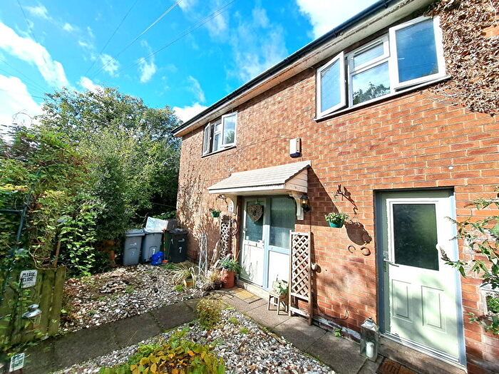 3 Bedroom End Of Terrace House For Sale In Kendal Road, Macclesfield, SK11