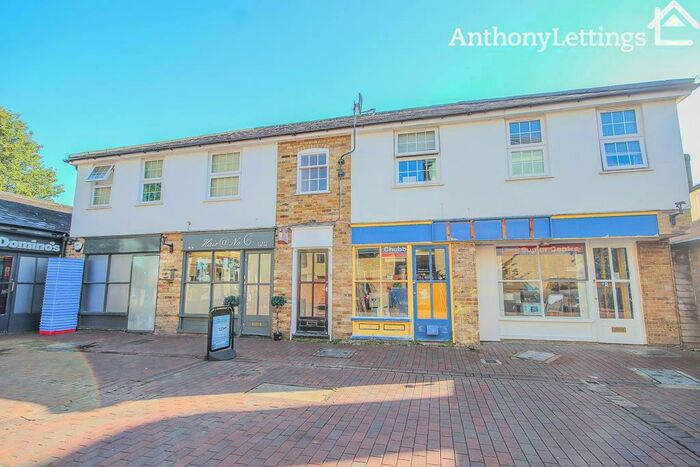 2 Bedroom Flat To Rent In Warren Place, Hertford, SG14