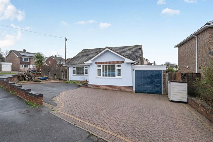 3 Bedroom Bungalow For Sale In Bentley Crescent, Fareham, PO16