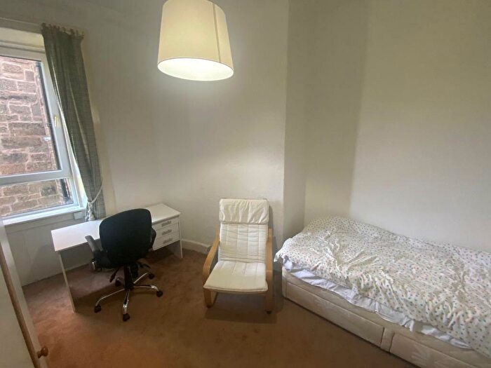 3 Bedroom Flat To Rent In Parkside Terrace, Newington, Edinburgh, EH16