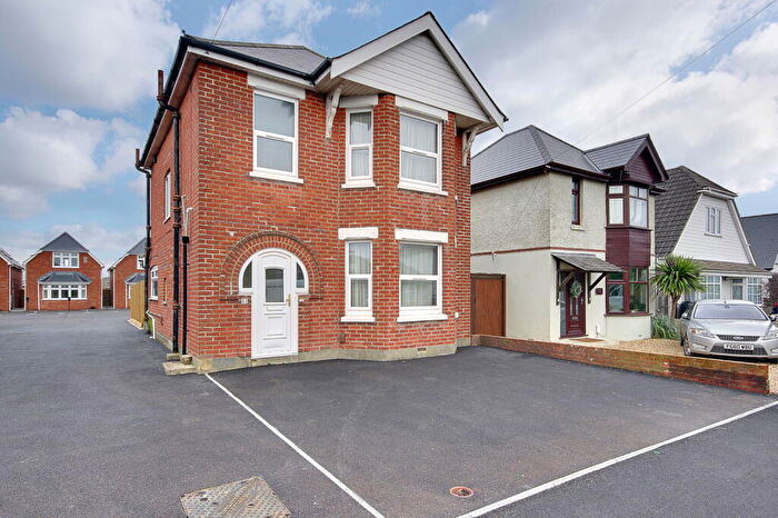 3 Bedroom Detached House For Sale In Cynthia Road, Poole, BH12