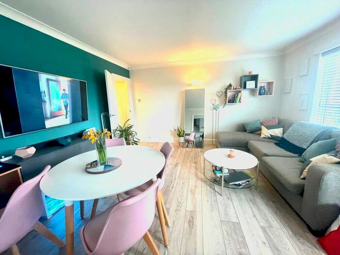 1 Bedroom Flat To Rent In Dunraven Drive, Enfield, EN2