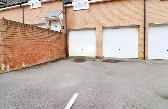 2 Bedroom Apartment To Rent In Whites Way, Hedge End, SO30