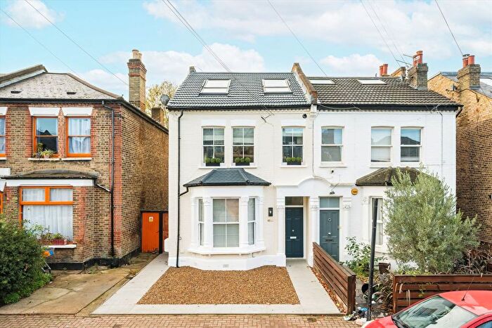 2 Bedroom Flat For Sale In Byrne Road, Balham, SW12