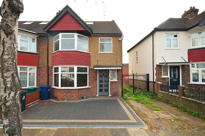 5 Bedroom End Of Terrace House To Rent In Court Way, North Acton, W3