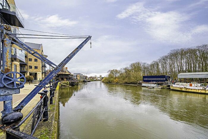 2 Bedroom Flat For Sale In Lion Wharf Road, Isleworth, TW7