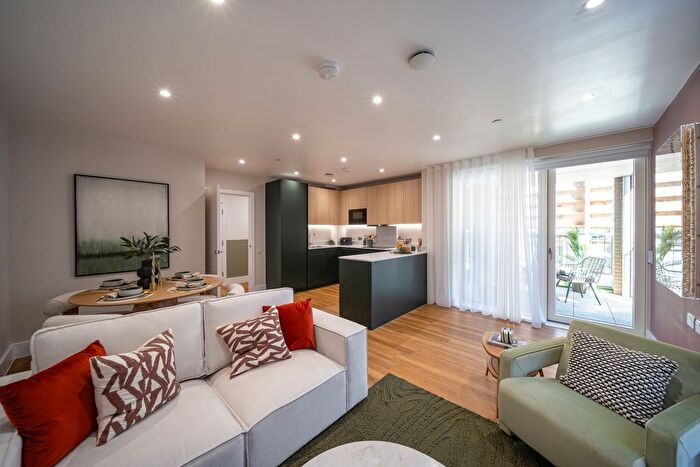 2 Bedroom Flat For Sale In Lower Road, London, SE16