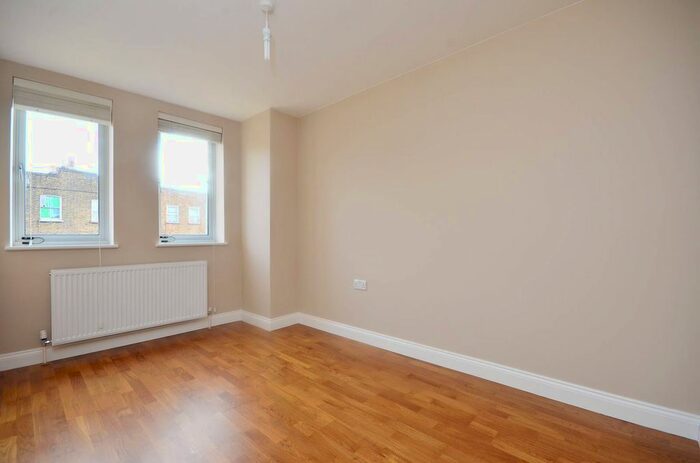 2 Bedroom Flat To Rent In Choumert Road, Peckham, London, SE15
