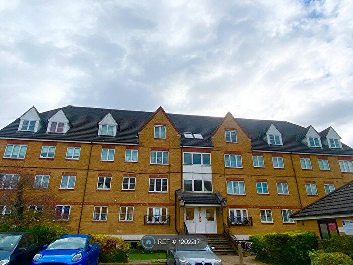 2 Bedroom Flat To Rent In Station Road, Borehamwood, WD6
