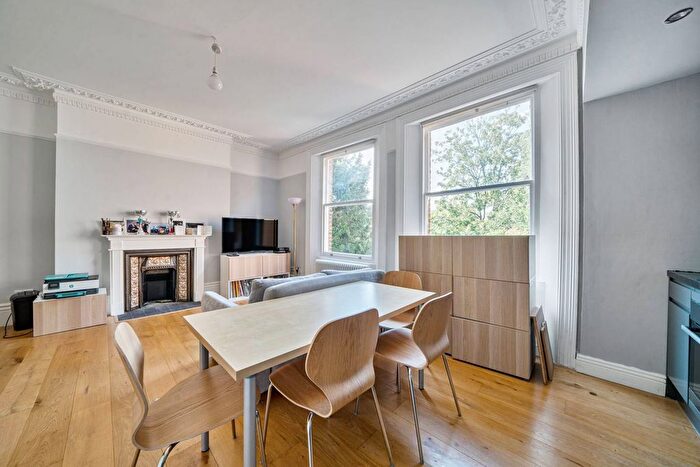 2 Bedroom Flat For Sale In Castlebar Road, Ealing, London, W5