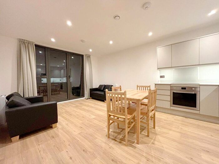 2 Bedroom Flat To Rent In Farnborough Road, Farnborough, Surrey, GU14