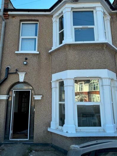 4 Bedroom Terraced House To Rent In Auckland Road, Ilford, Essex, IG1