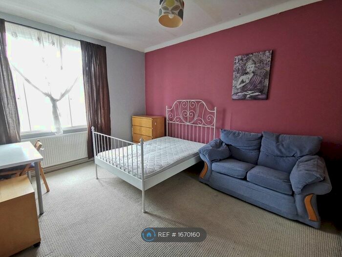 2 Bedroom Flat To Rent In Temple Fortune Mansions, London, NW11