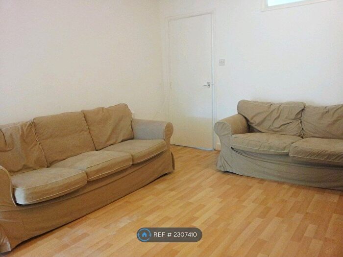2 Bedroom Flat To Rent In Avenue Road, Seven Sisters, N15