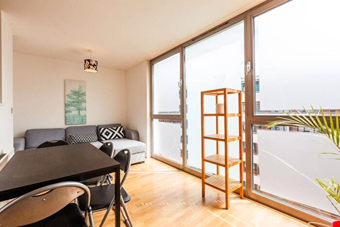 2 Bedroom Flat For Sale In Umberston Street, Aldgate, London, E1