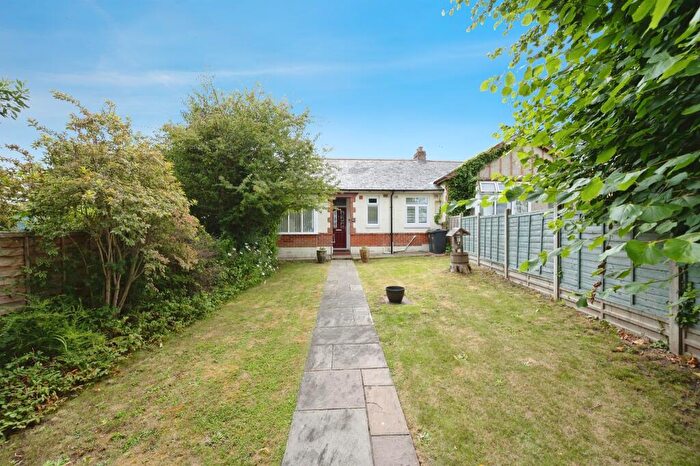 3 Bedroom Terraced Bungalow For Sale In Park Avenue, Waterlooville, PO7