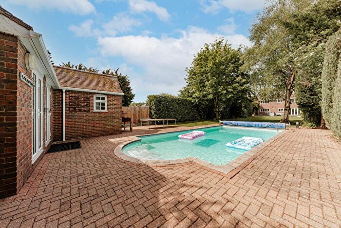 6 Bedroom Detached House For Sale In Ashford Road, Faversham, ME13