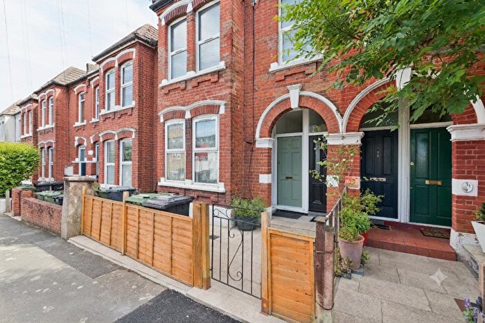 2 Bedroom Flat For Sale In Darlington Road, London, SE27