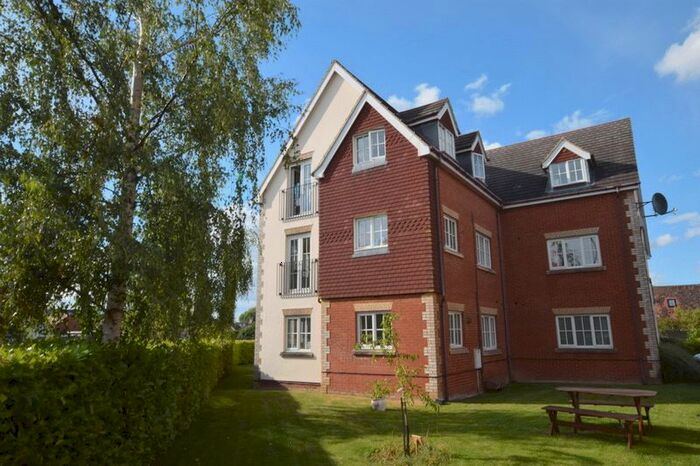 2 Bedroom Flat To Rent In London Road, Aston Clinton, Aylesbury, HP22