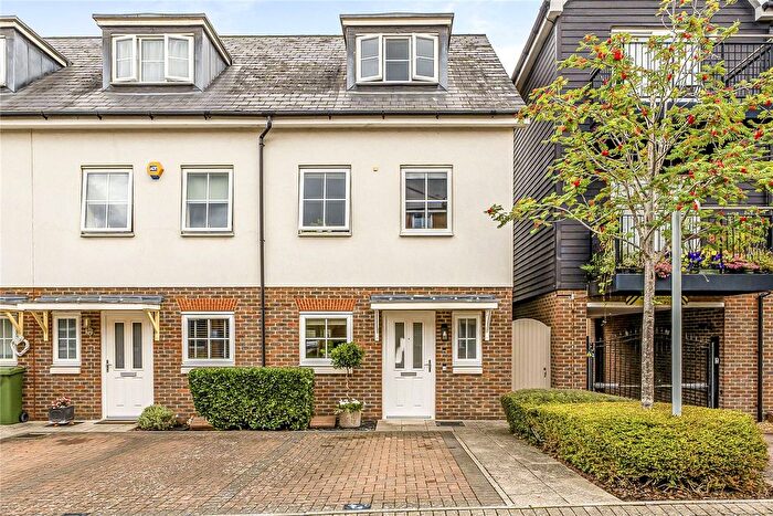 3 Bedroom End Of Terrace House For Sale In Campion Square, Dunton Green, Sevenoaks, Kent, TN14