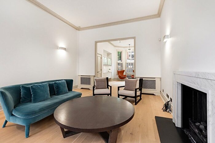 3 Bedroom Maisonette To Rent In Egerton Gardens, Knightsbridge, London, SW3