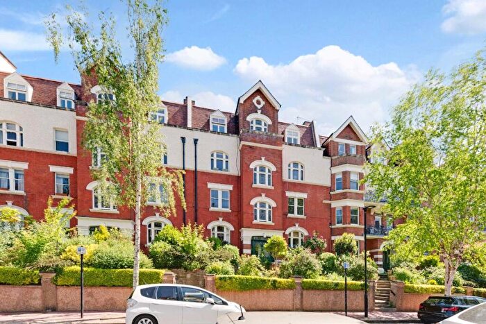 2 Bedroom Flat To Rent In Honeybourne Road, West Hampstead, NW6