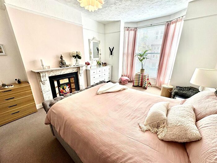 1 Bedroom Flat For Sale In Shaftesbury Road, Southsea, PO5