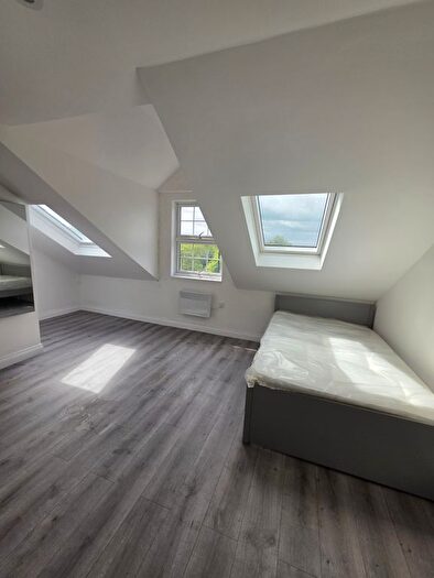 Studio To Rent In Holloway Road, London, N19