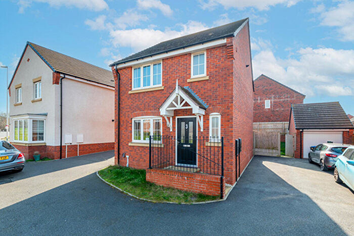 3 Bedroom Detached House For Sale In Pinewood Avenue, Warwick, CV34