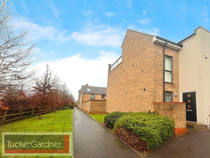 4 Bedroom Town House To Rent In Yeoman Drive, Cambridge, CB3