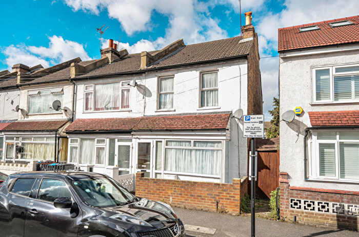 2 Bedroom End Of Terrace House For Sale In Wentworth Road, Croydon, CR0