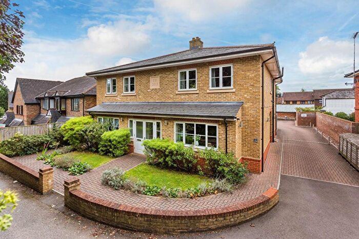 2 Bedroom Apartment For Sale In Fairfield Road, Leatherhead, KT22