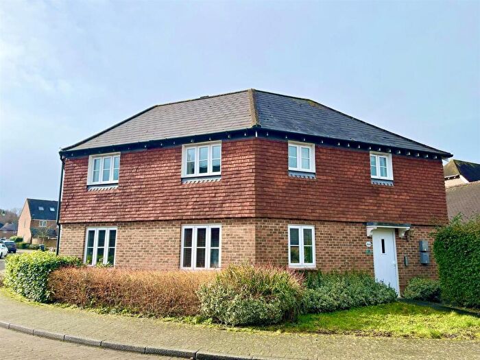 2 Bedroom Apartment To Rent In Mcarthur Drive, Kings Hill, ME19