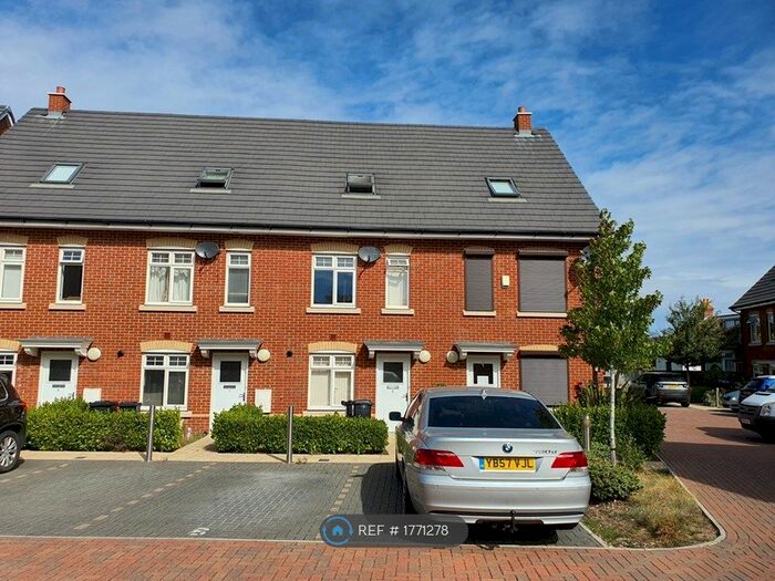 3 Bedroom Terraced House To Rent In Cromwell Gardens, Bournemouth, BH5