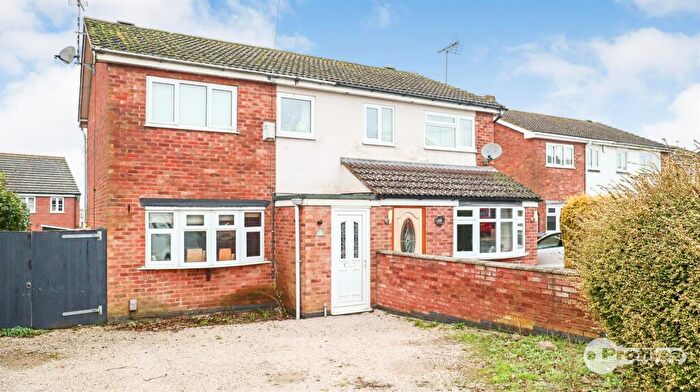 3 Bedroom Semi Detached House For Sale In Clifton Way, Hinckley, LE10