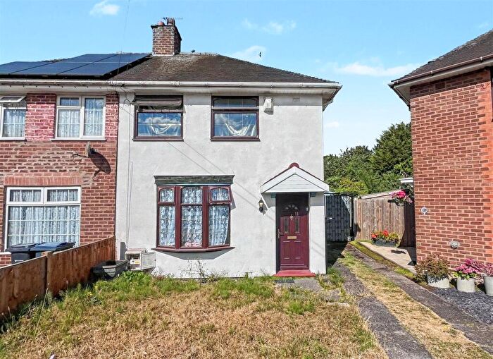 3 Bedroom Semi Detached House For Sale In Sandway Grove, Birmingham, B13