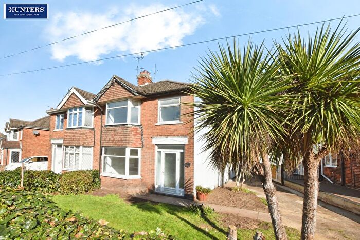 3 Bedroom Semi Detached House To Rent In Woodland View, Scunthorpe, DN15