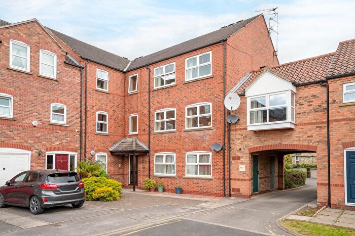 3 Bedroom Flat For Sale In Hansom Place, York, YO31