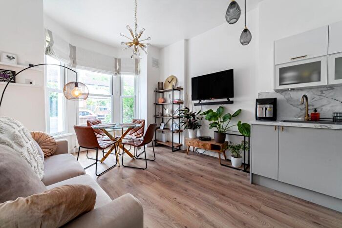 2 Bedroom Flat To Rent In Auckland Hill, West Norwood, London, SE27