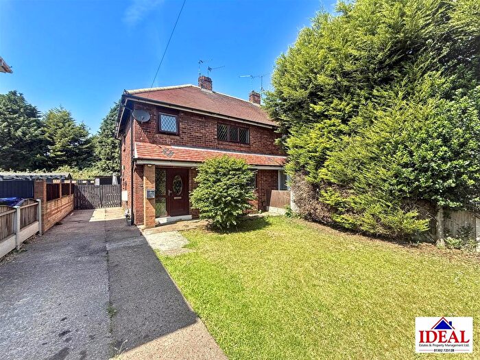 3 Bedroom Semi-Detached House For Sale In Stafford Road, Woodlands, Doncaster, DN6