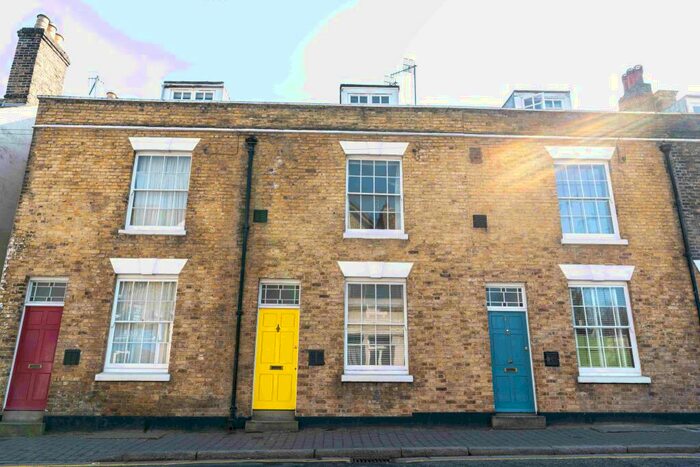 5 Bedroom Terraced House To Rent In Victoria Street, Rochester, Kent, ME1