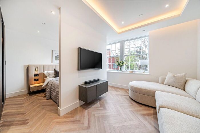Studio For Sale In Brigade Court, Southwark Bridge Road, London, SE1