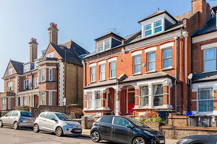 2 Bedroom Flat For Sale In Hillfield Avenue, London, N8