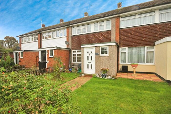 3 Bedroom Terraced House For Sale In Alicia Avenue, Wickford, Essex, SS11