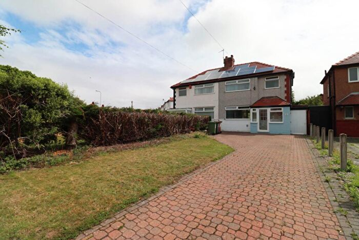3 Bedroom Semi-Detached House For Sale In Thornleigh Avenue, Eastham, CH62