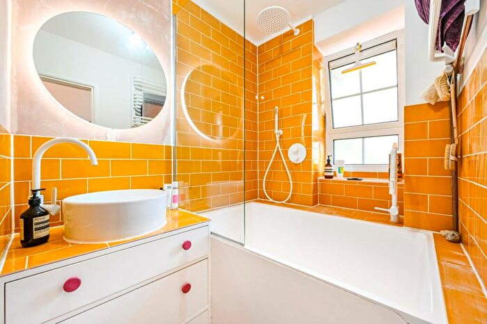 1 Bedroom Flat For Sale In Ferdinand Street, Chalk Farm, London, NW1