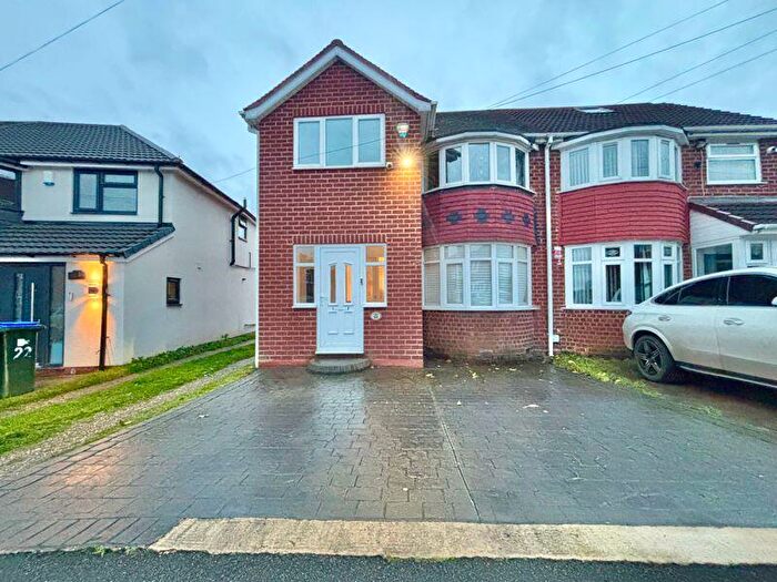 4 Bedroom Semi Detached House For Sale In Waddington Avenue, Great Barr, Birmingham, B43